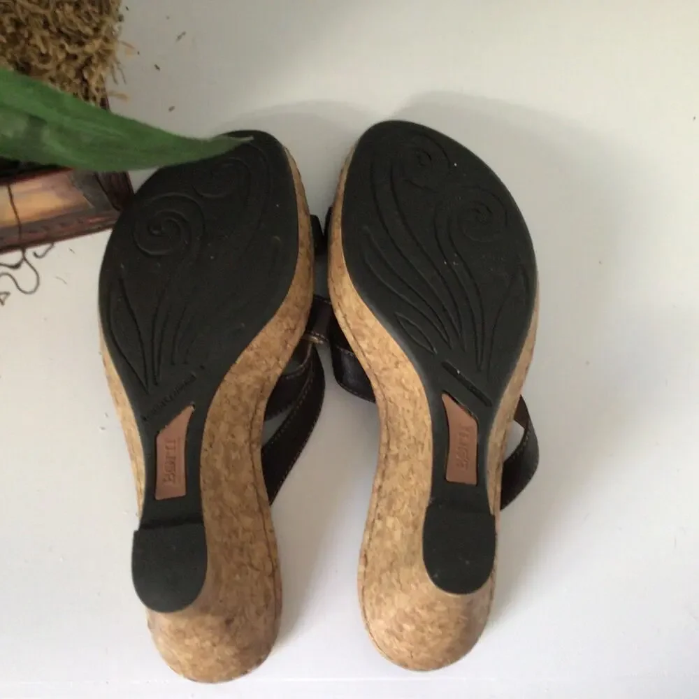 Born Slip On Brown Leather Sandals Sz 9